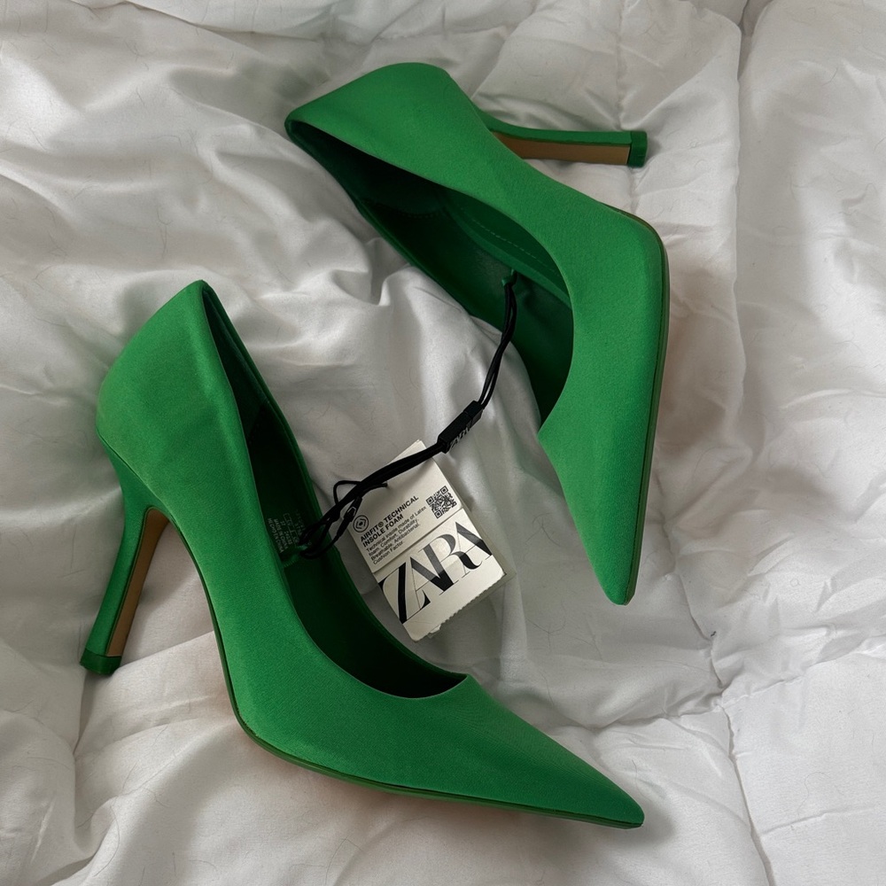 NWT Zara Women's Vibrant Green pointed Toe Heels
